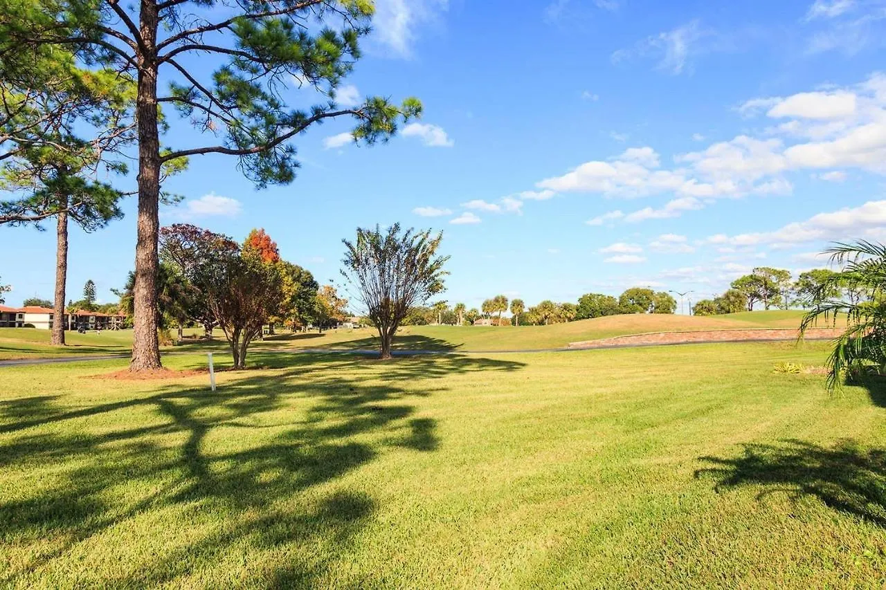Golf Course View 2 Bedroom 2 Bath Condo! كيسيمي